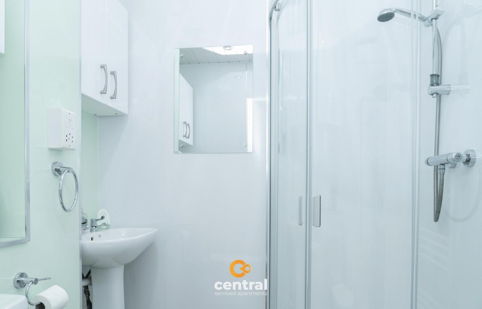 Central Serviced Apartments - 2 Bedroom - Ground Floor - Monthly & Weekly Bookings Welcome - Free Street Parking - 2 Double Beds - Wifi - Smart Tvs In Rooms - Fully Equipped - Heating 24-7 - Contractor & Short Stay Favourite Данді Екстер'єр фото